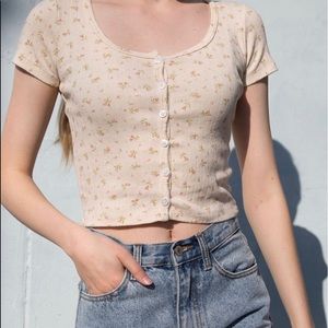 Brandy Melville floral zelly top!!
